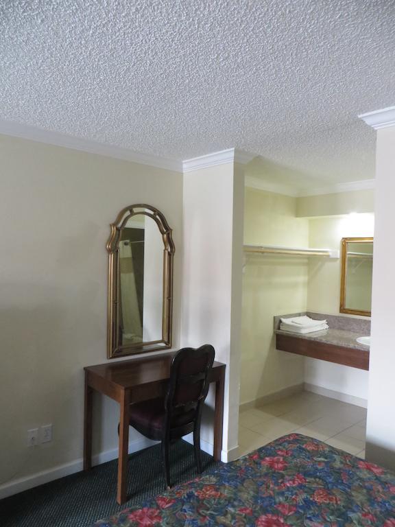 National Inn Garden Grove Quarto foto